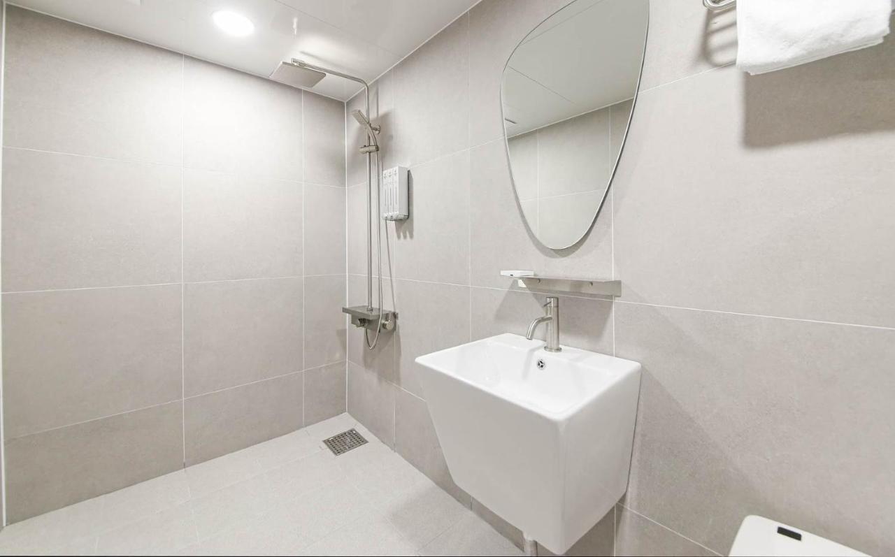 Brown Dot Hotel Sinan Gwangju Metropolitan City Екстериор снимка