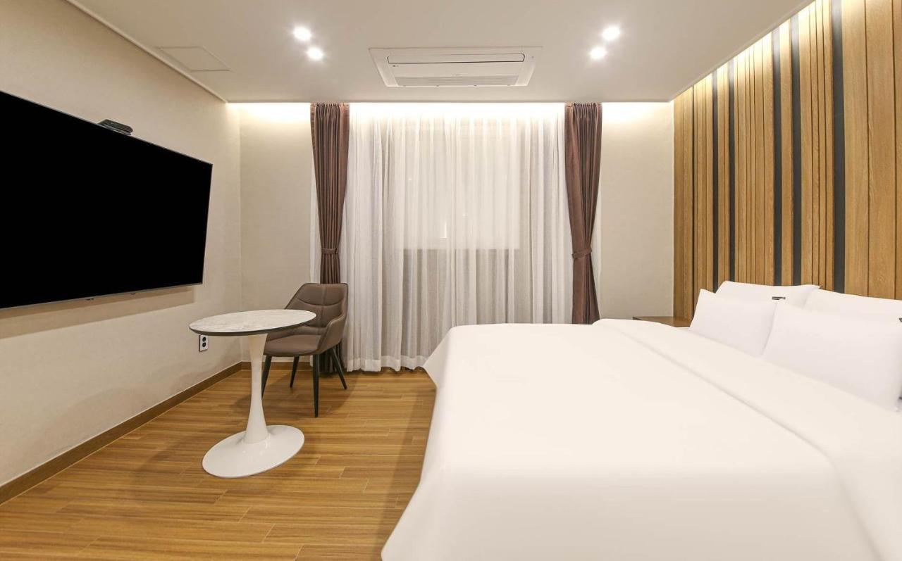 Brown Dot Hotel Sinan Gwangju Metropolitan City Екстериор снимка