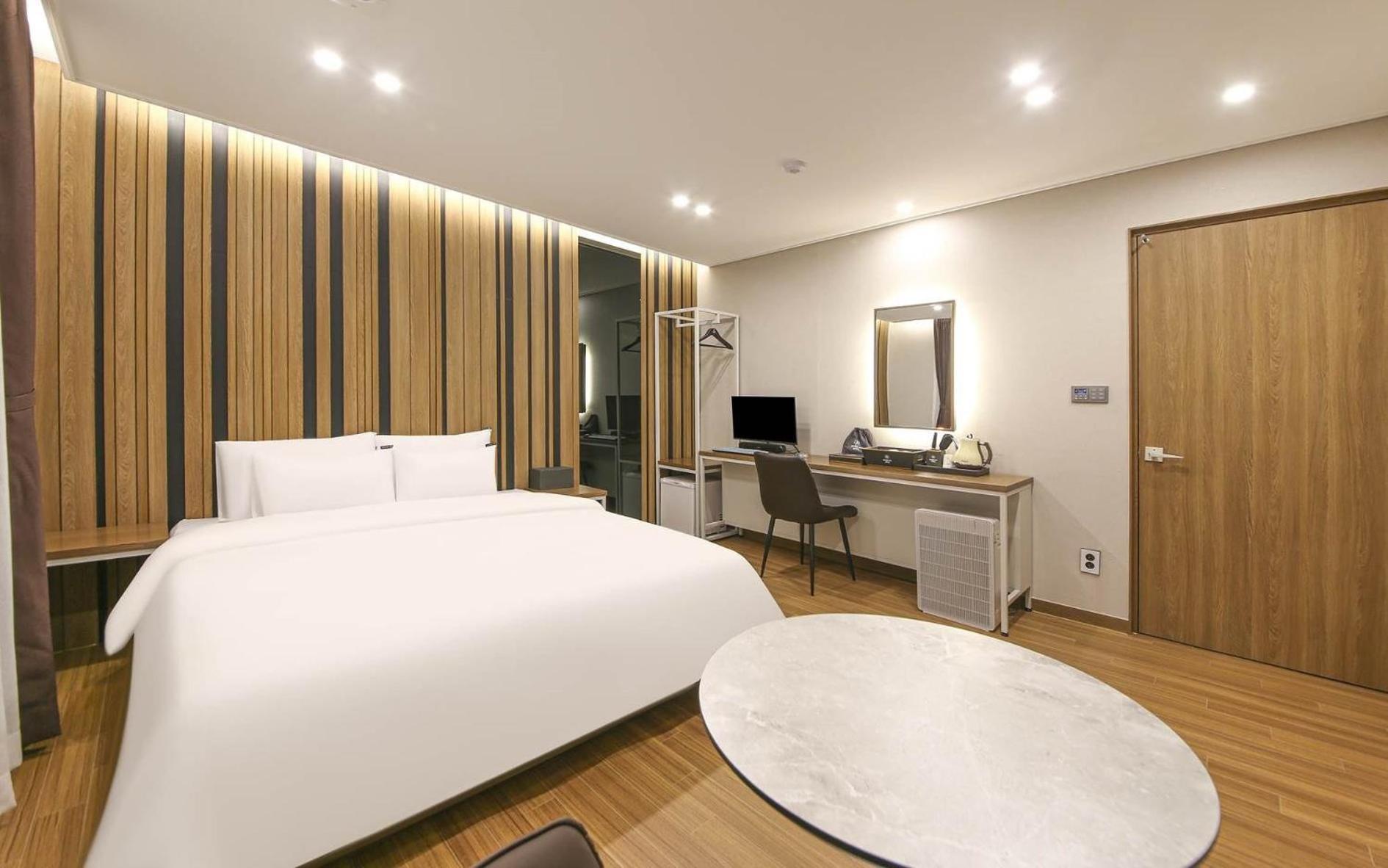 Brown Dot Hotel Sinan Gwangju Metropolitan City Екстериор снимка